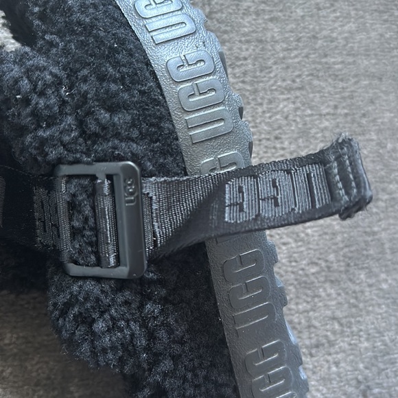 Black platform UGG Fluffita slides - Picture 6 of 8